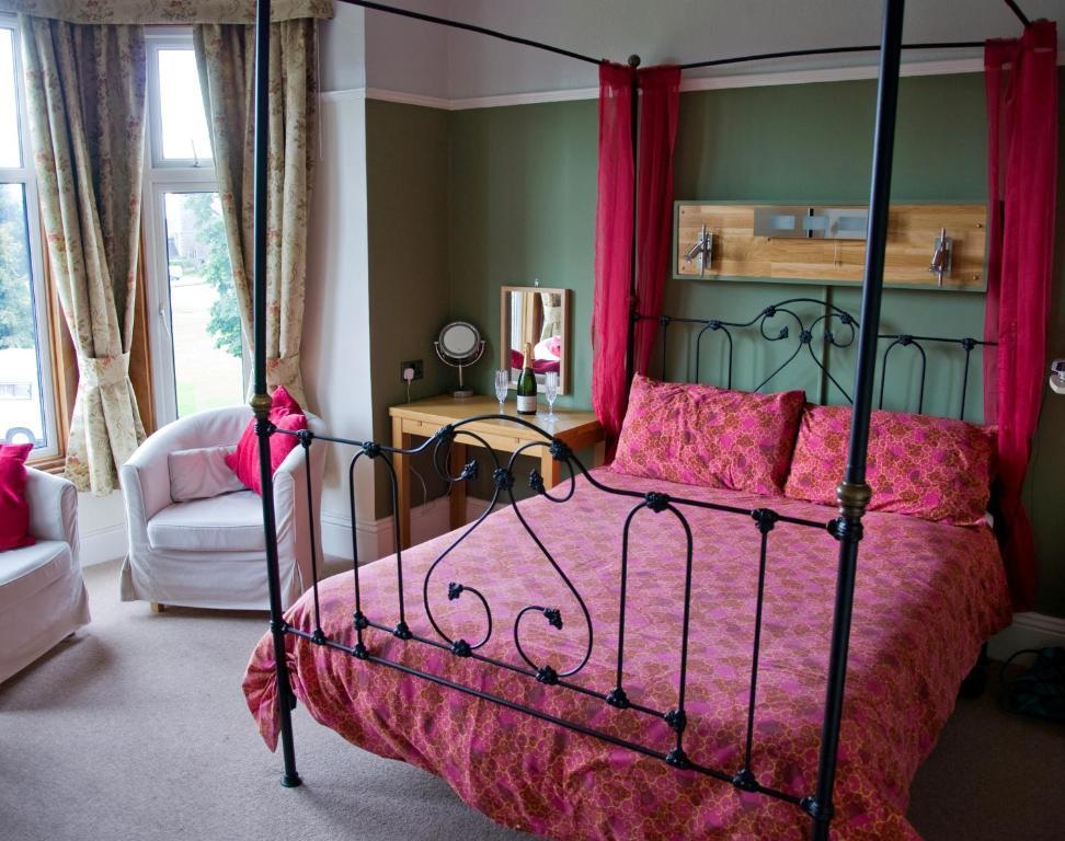 The Rosemont Yelverton Quarto foto